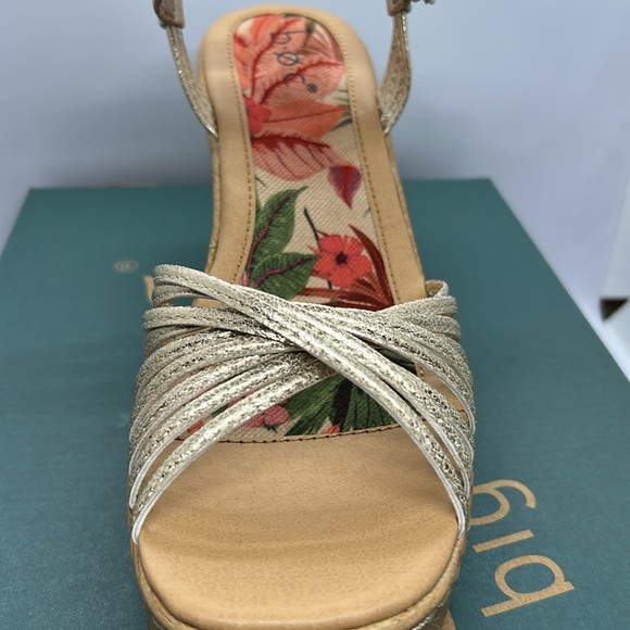 NEW B.O.C  CHAMPAGNE PLATFORM WEDGE WOMEN SANDALS SIZE 8 - Picture 3 of 7